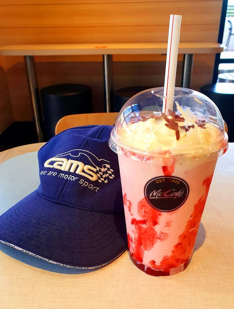 Delux Strawberry Shake