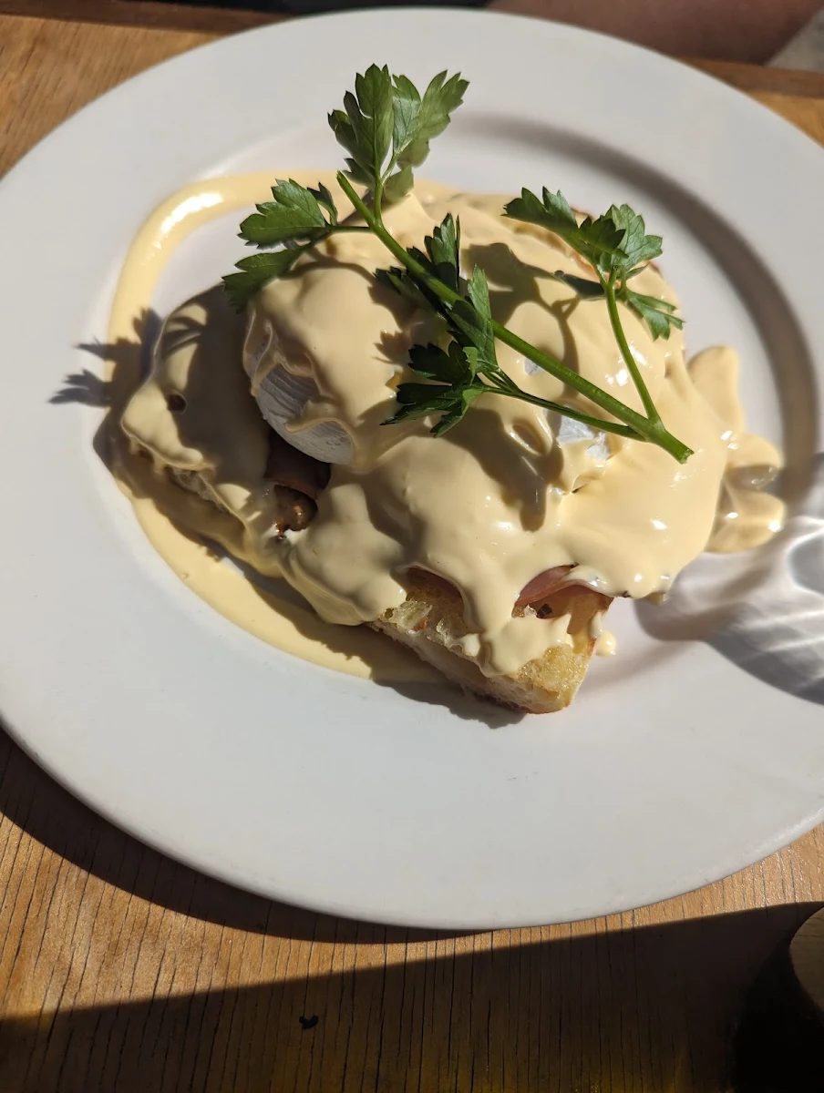 Eggs Benedict, Saffs Cafe