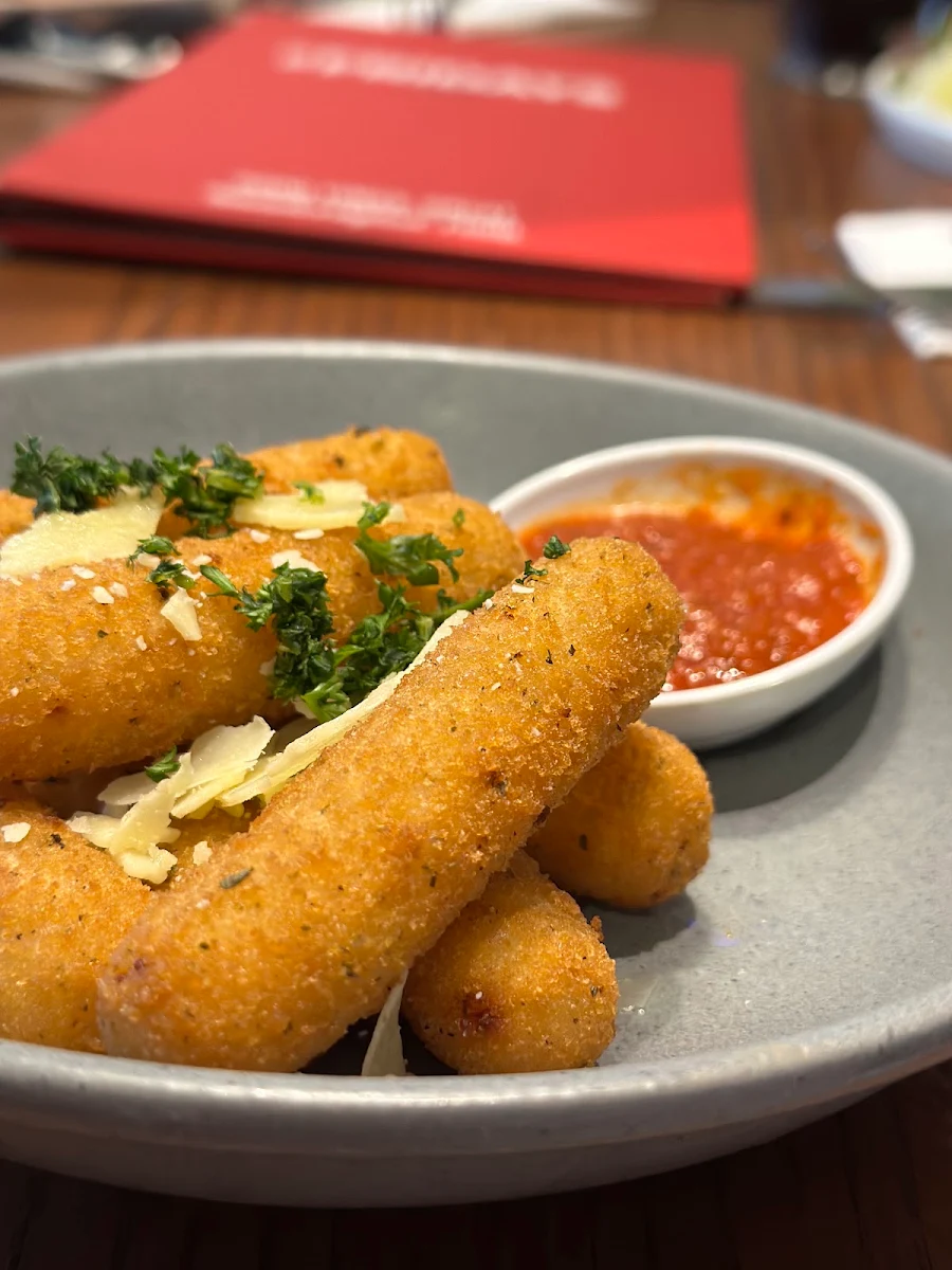 Mozzarella Stickso, TGI Fridays Macquarie