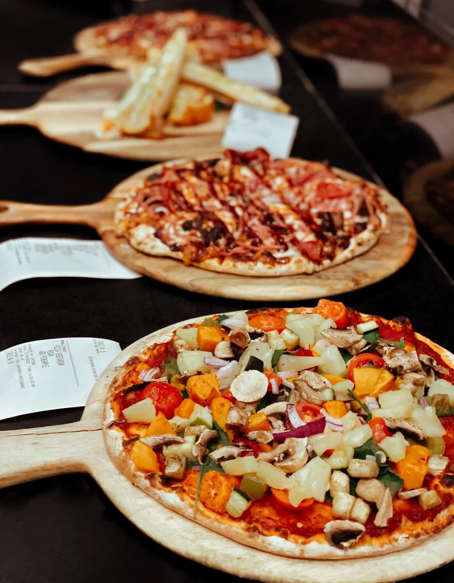 Pizzas, Canungra Hotel