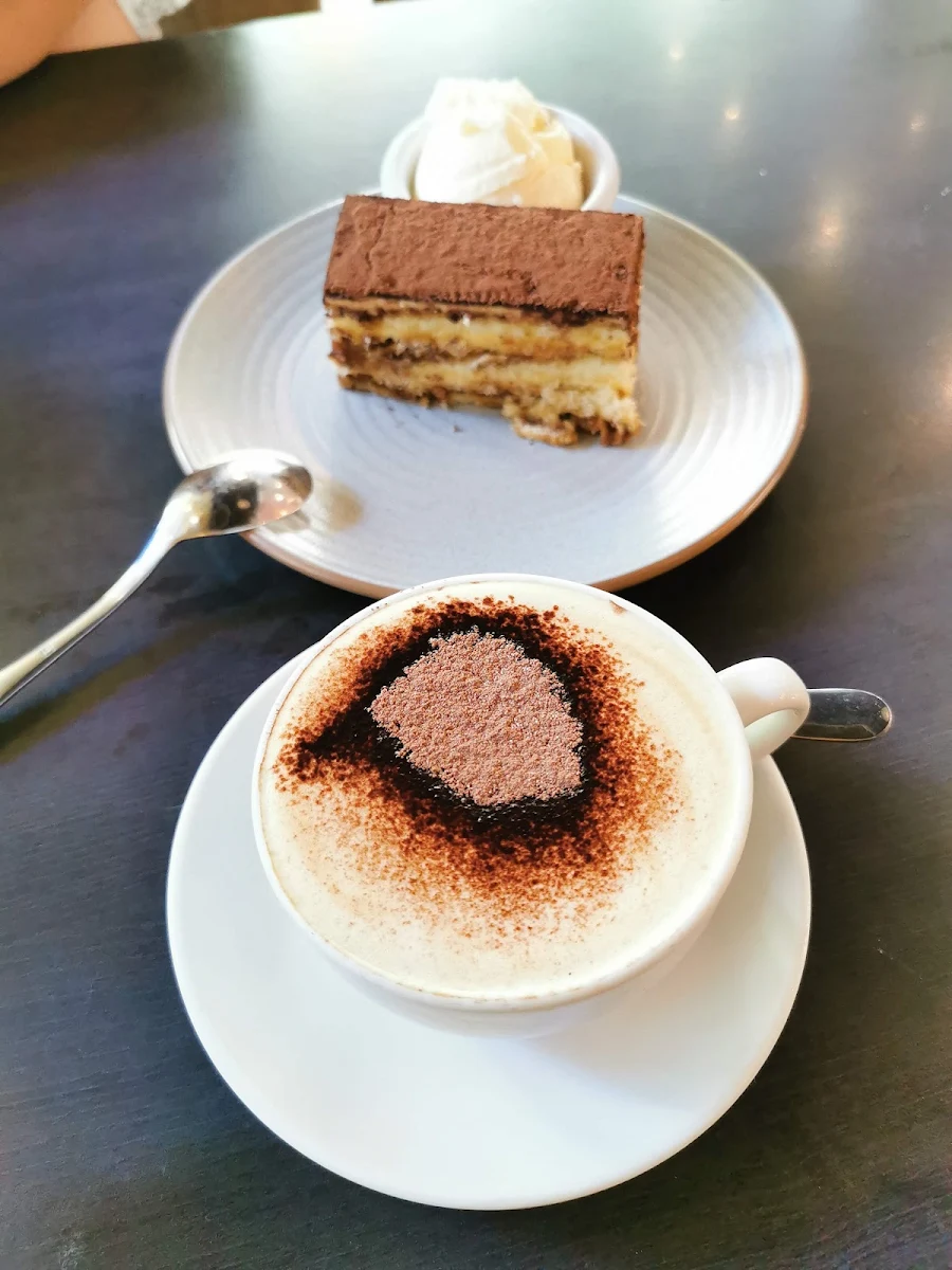 Cappuccino & Tiramisu Cake