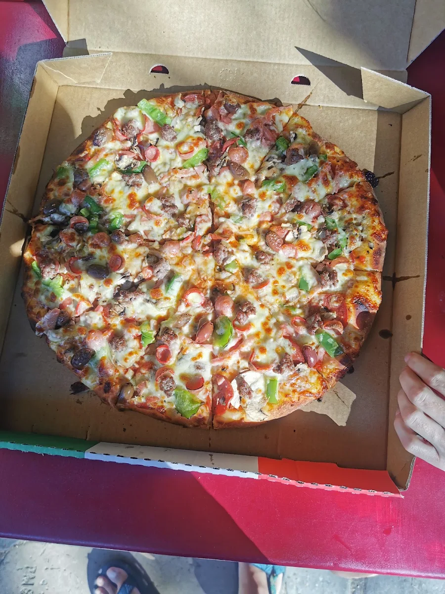 Highlights, Stonehenge Pizza