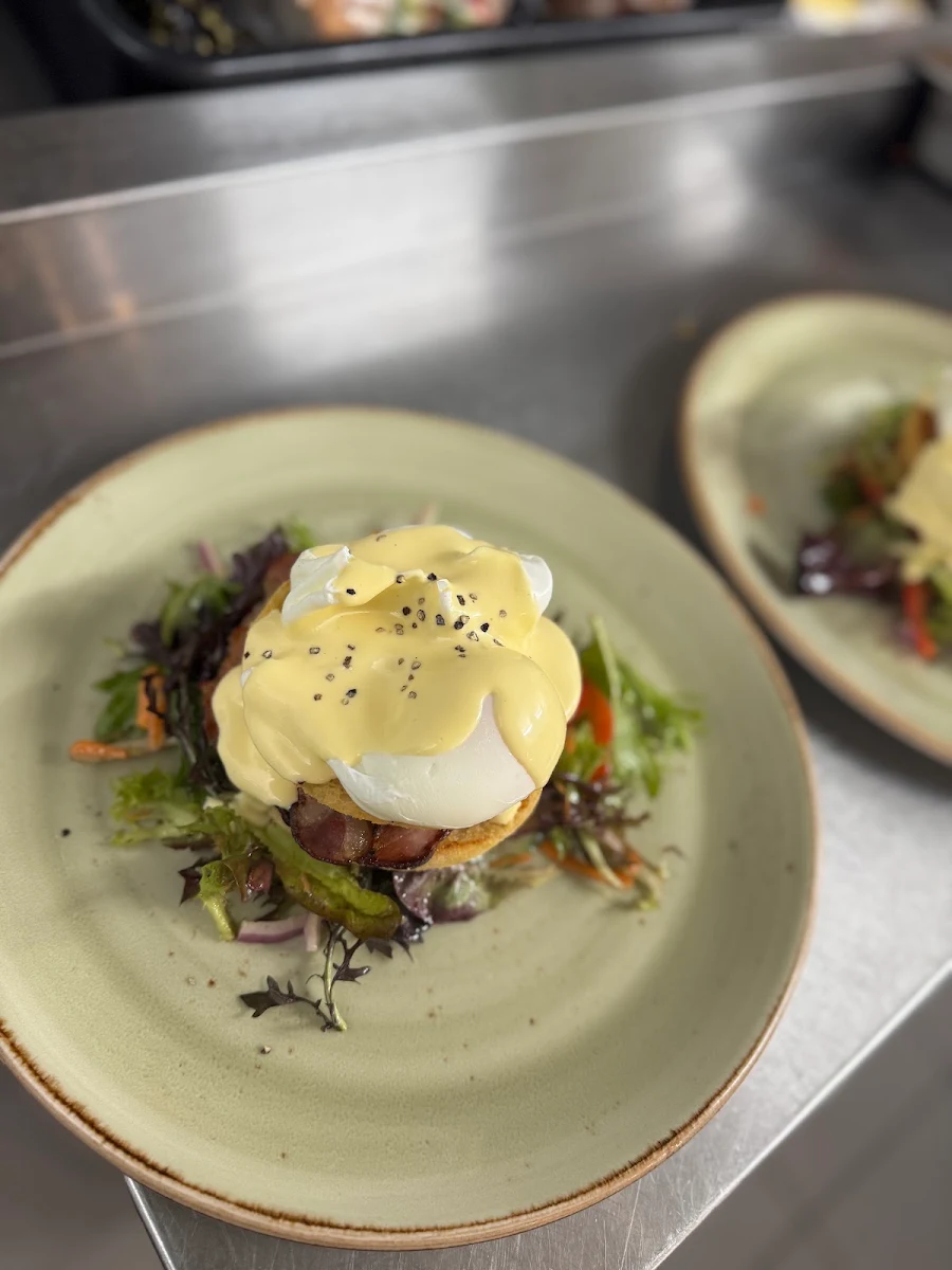 Egg Benedict, Lil Pantry