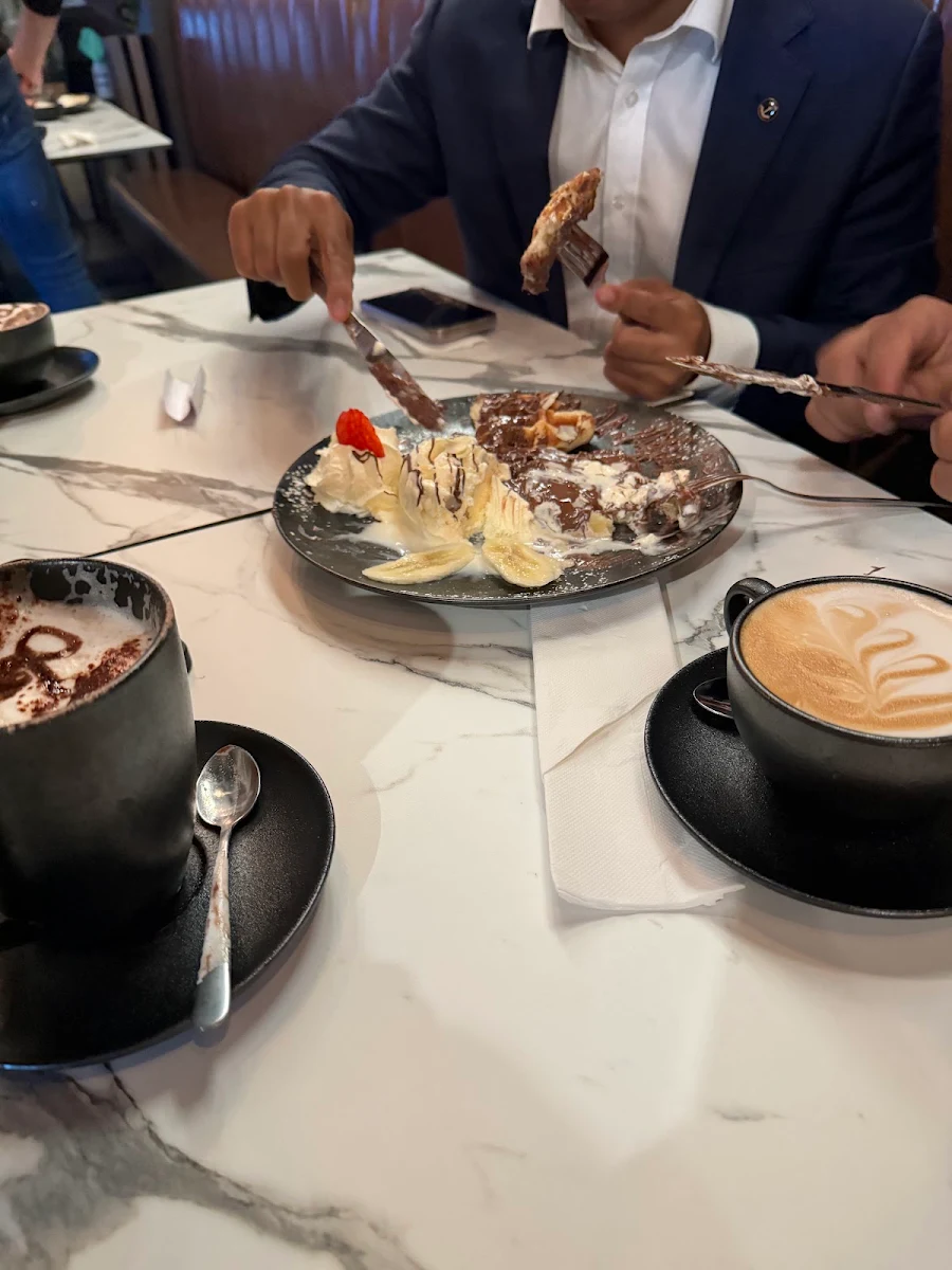 Waffles, Dolce Dessert Bar