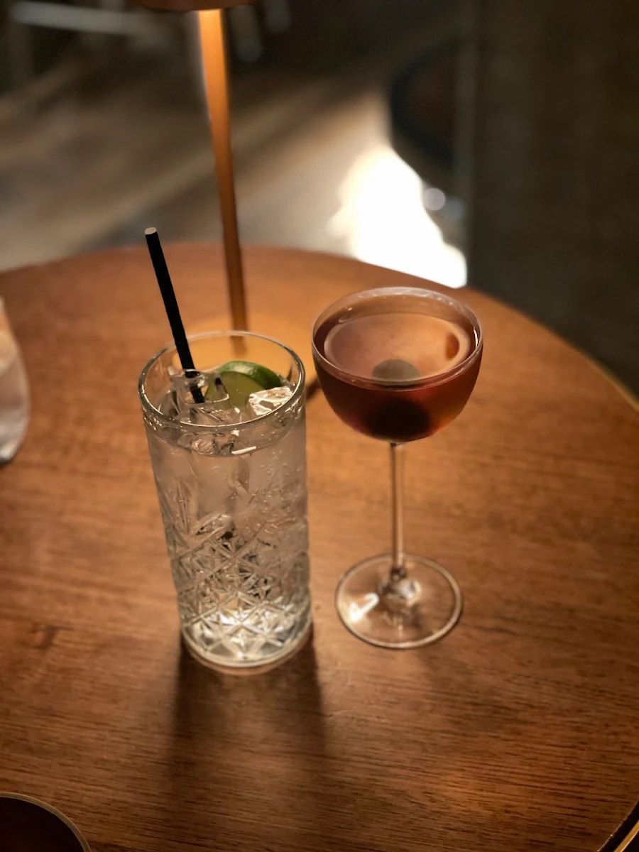 Manhattan, Miss Gunn's Basement Bar