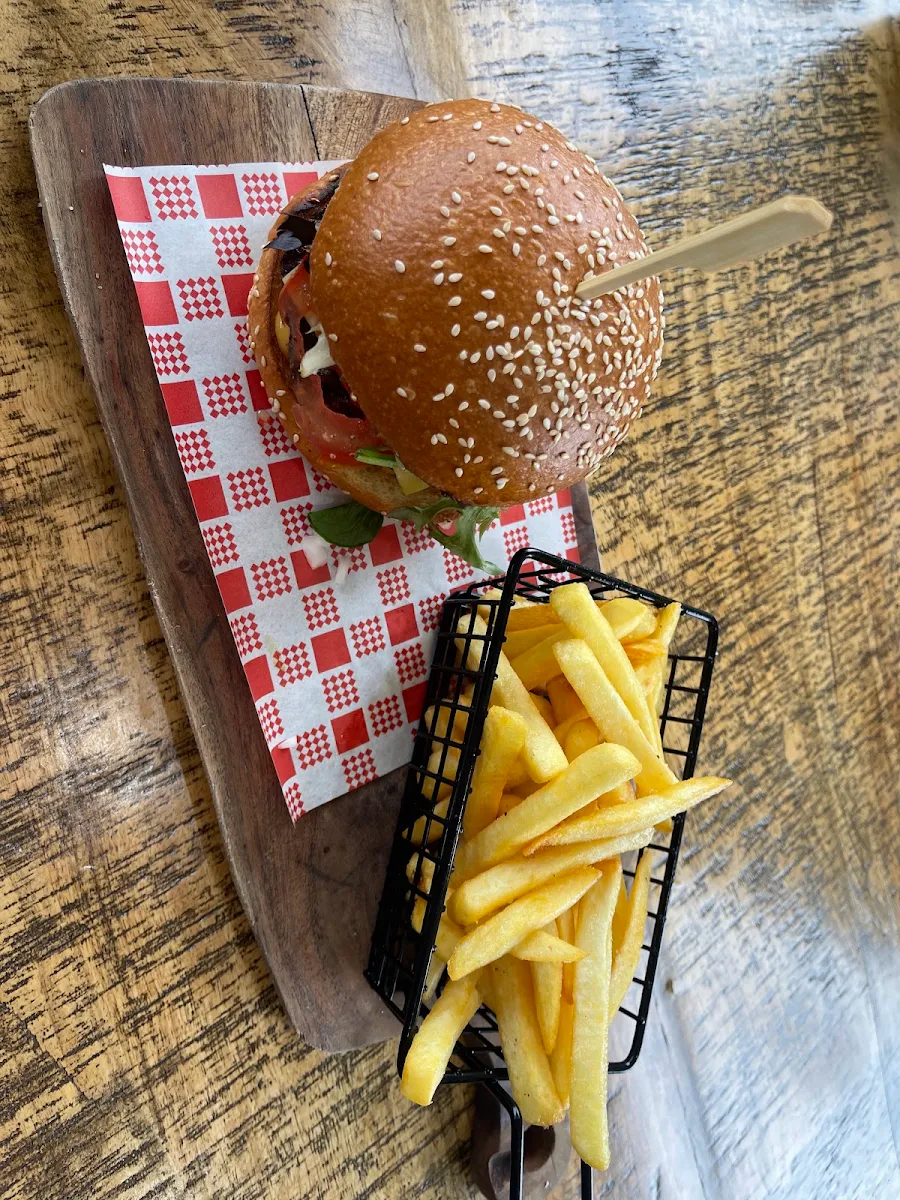 Burger, The Three Peas Eatery