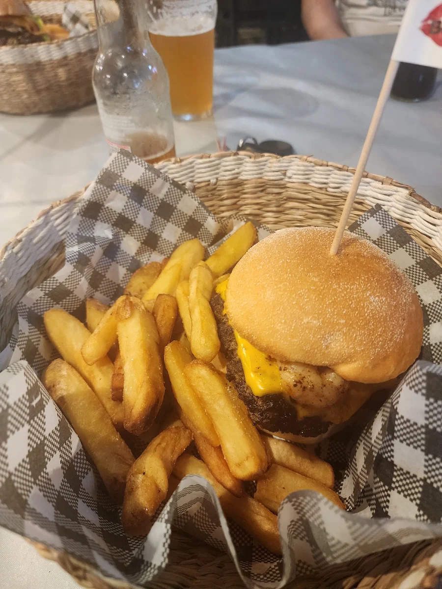 Highlights, Raintrees Tavern