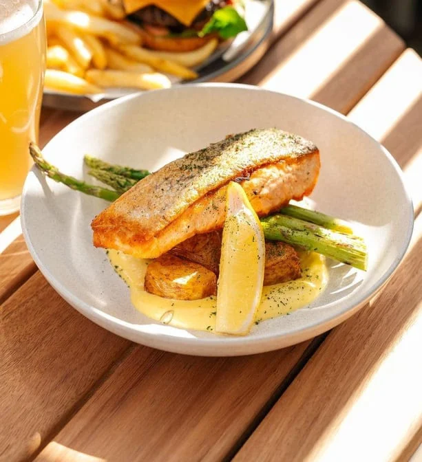 Highlights, Runaway Bay Tavern