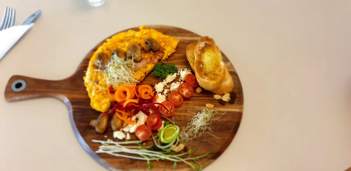 Omelette, Mango's Nuts Cafe & Restaurant