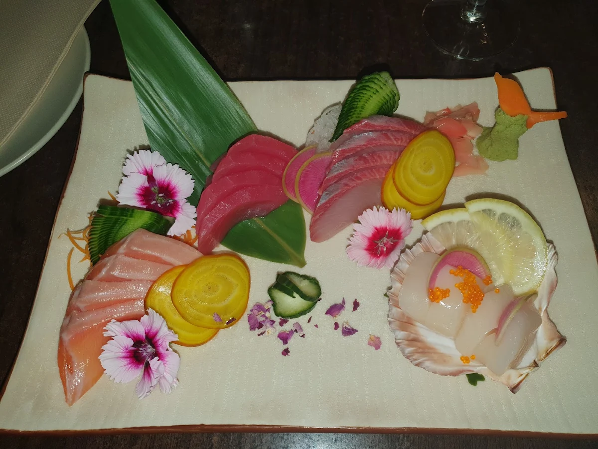 Assorted Sashimi Platter 16p, Bistro Lamp (Japanese Fusion+Bar)