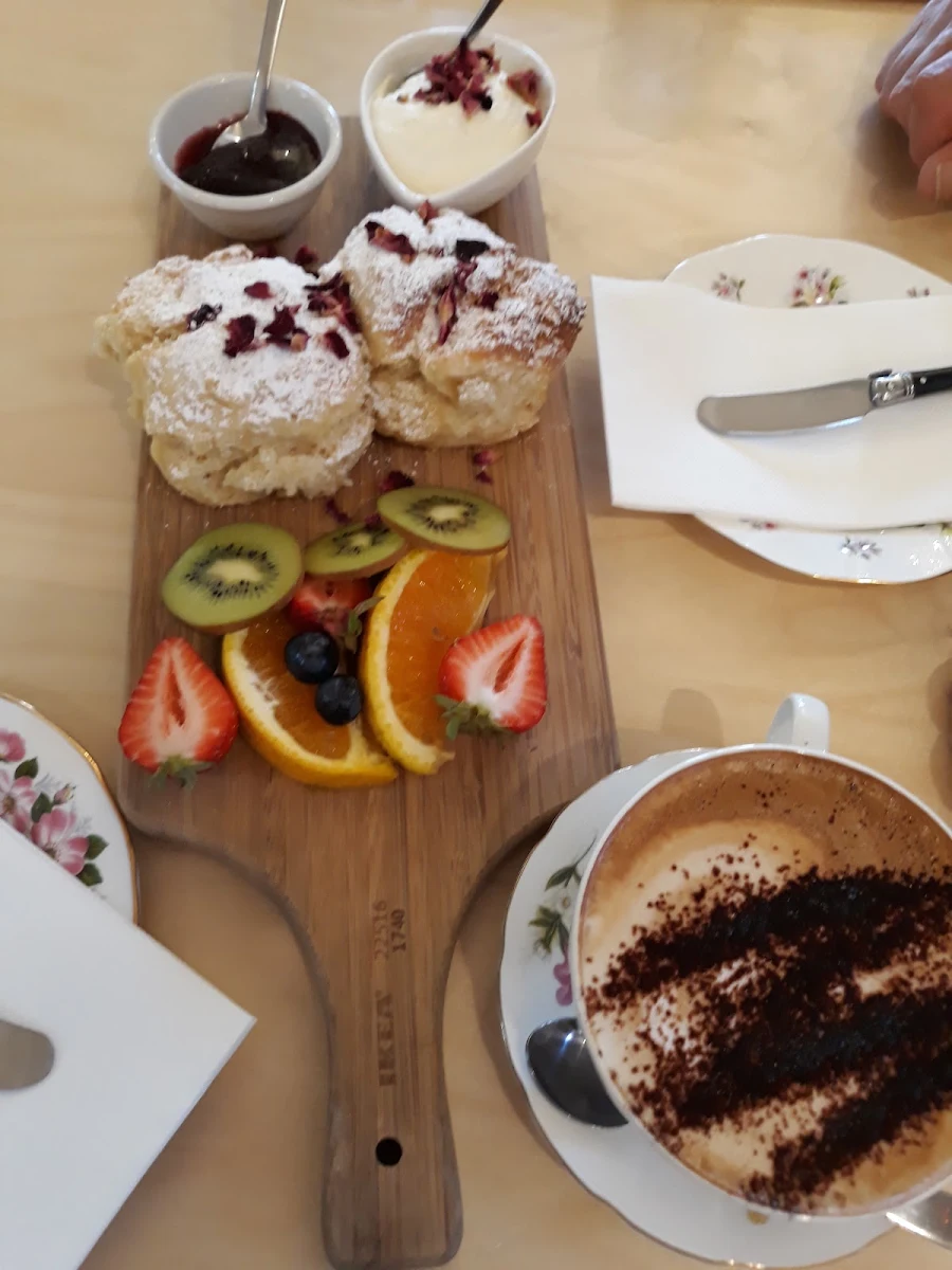 Highlights, Mary Eats Cake - Montrose