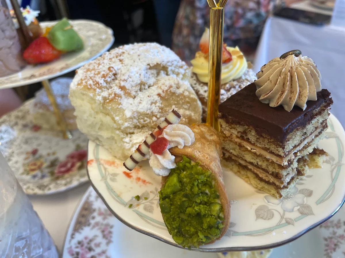 Highlights, Mary Eats Cake - Montrose