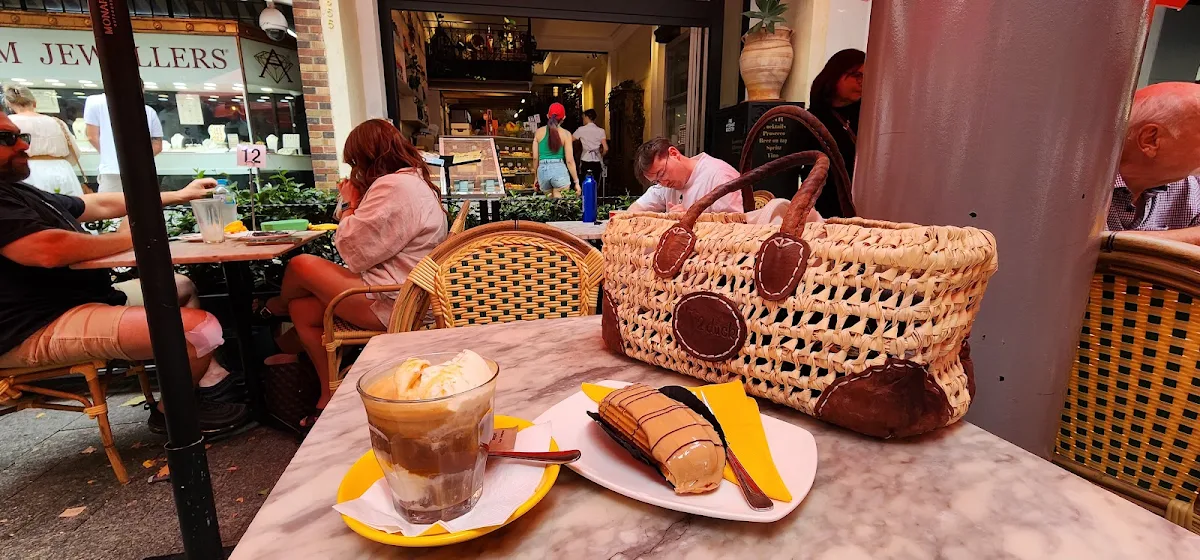 Affogato Al Caffe Coffee Eclair, Espresso & Prosecco