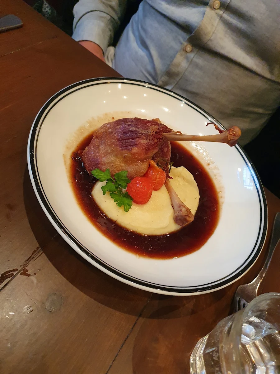 Duck Confit, Bistro Papillon