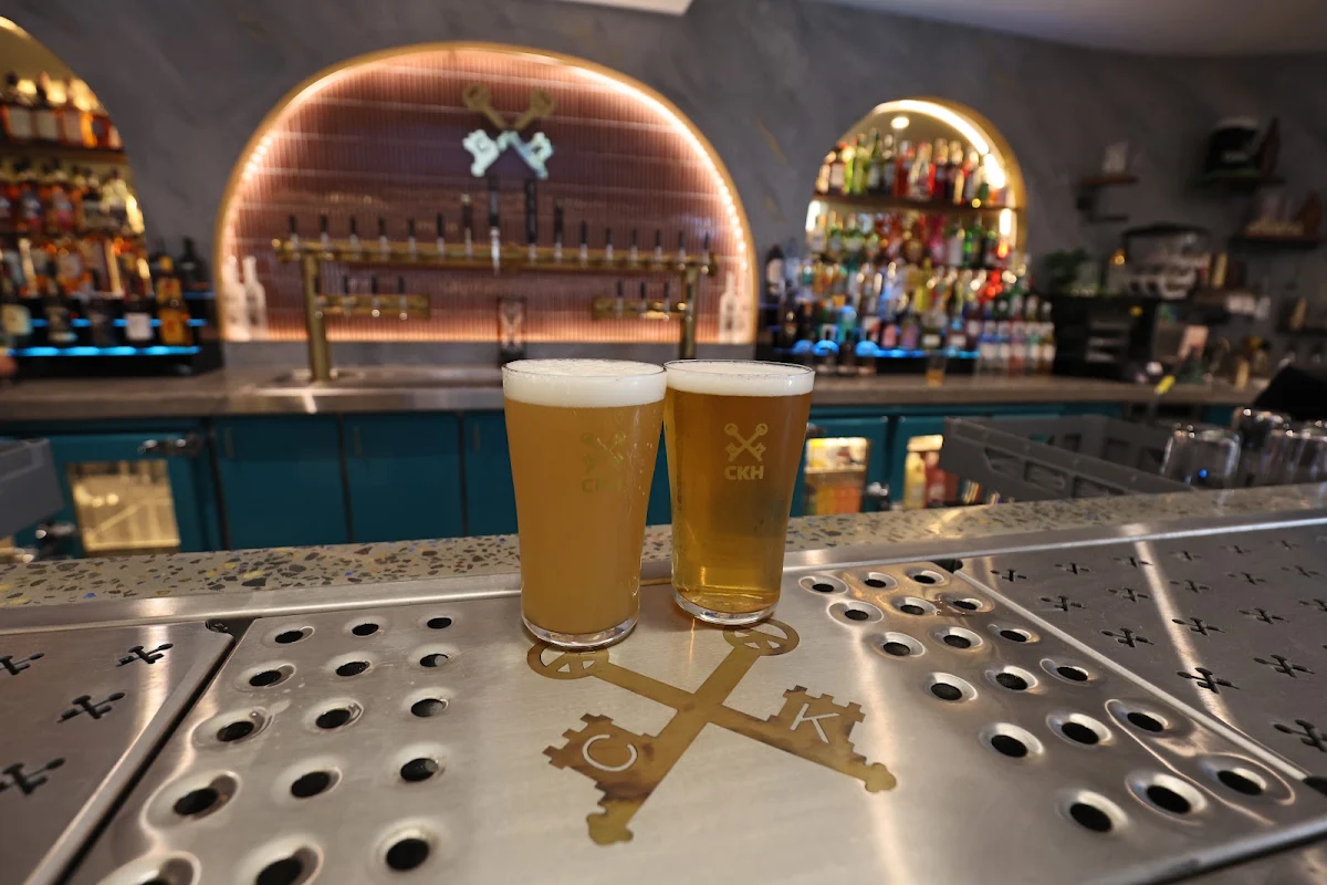 Highlights, Cross Keys Hotel, Tighes Hill