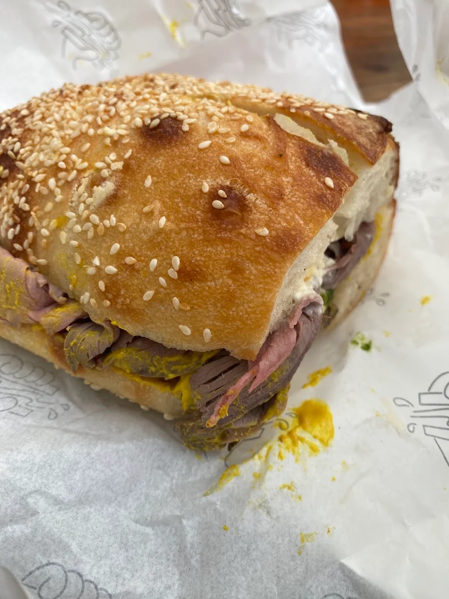 Highlights, Hector's Deli