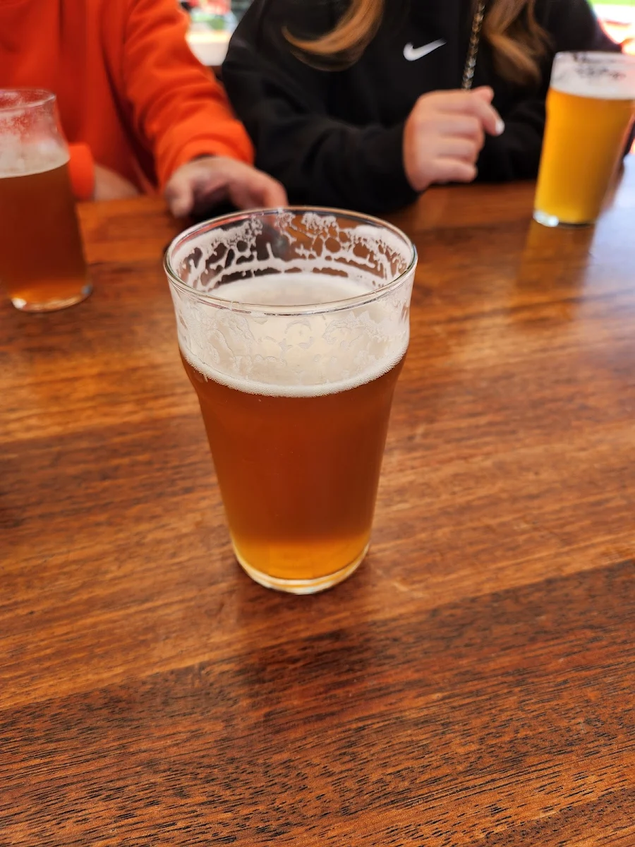 Beer, 81 Bar & Grill