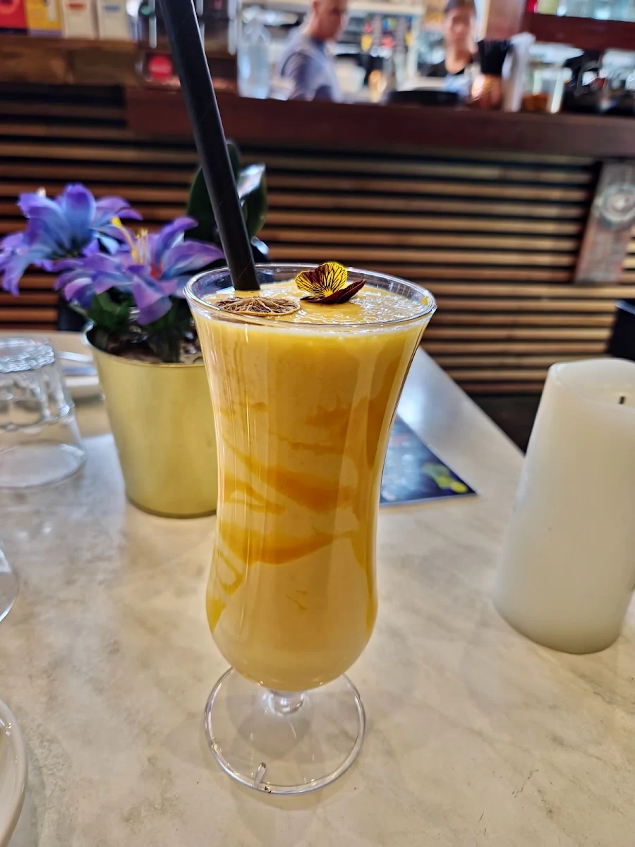 Mango Lassi, Zac’s Great Food Restaurant & Cafe Bella Vista