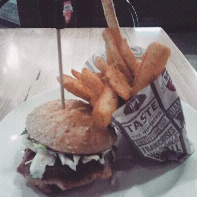 Mini Basic Instinct with Chips, Schnitz Traralgon