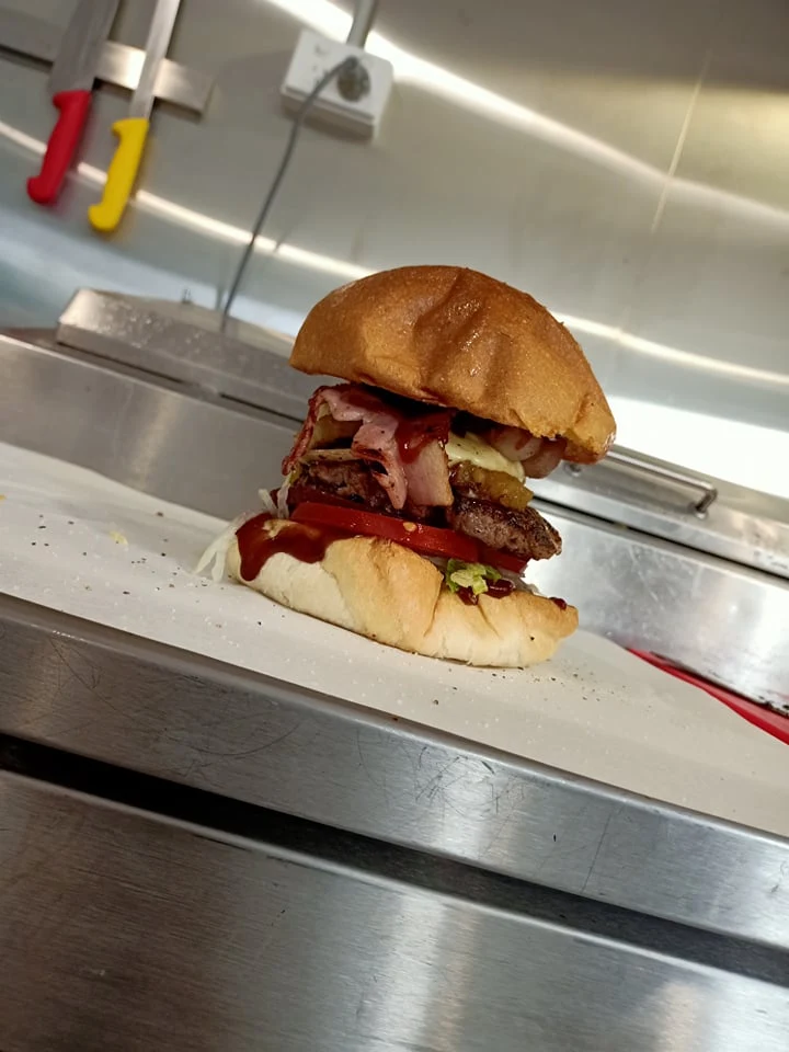 Highlights, MJ'S Cafe and Takeway