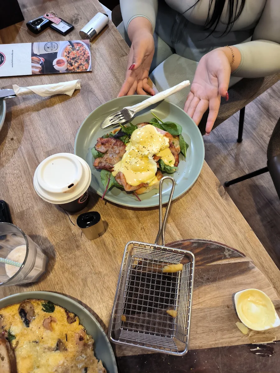 Eggs Bene, The House Caffe