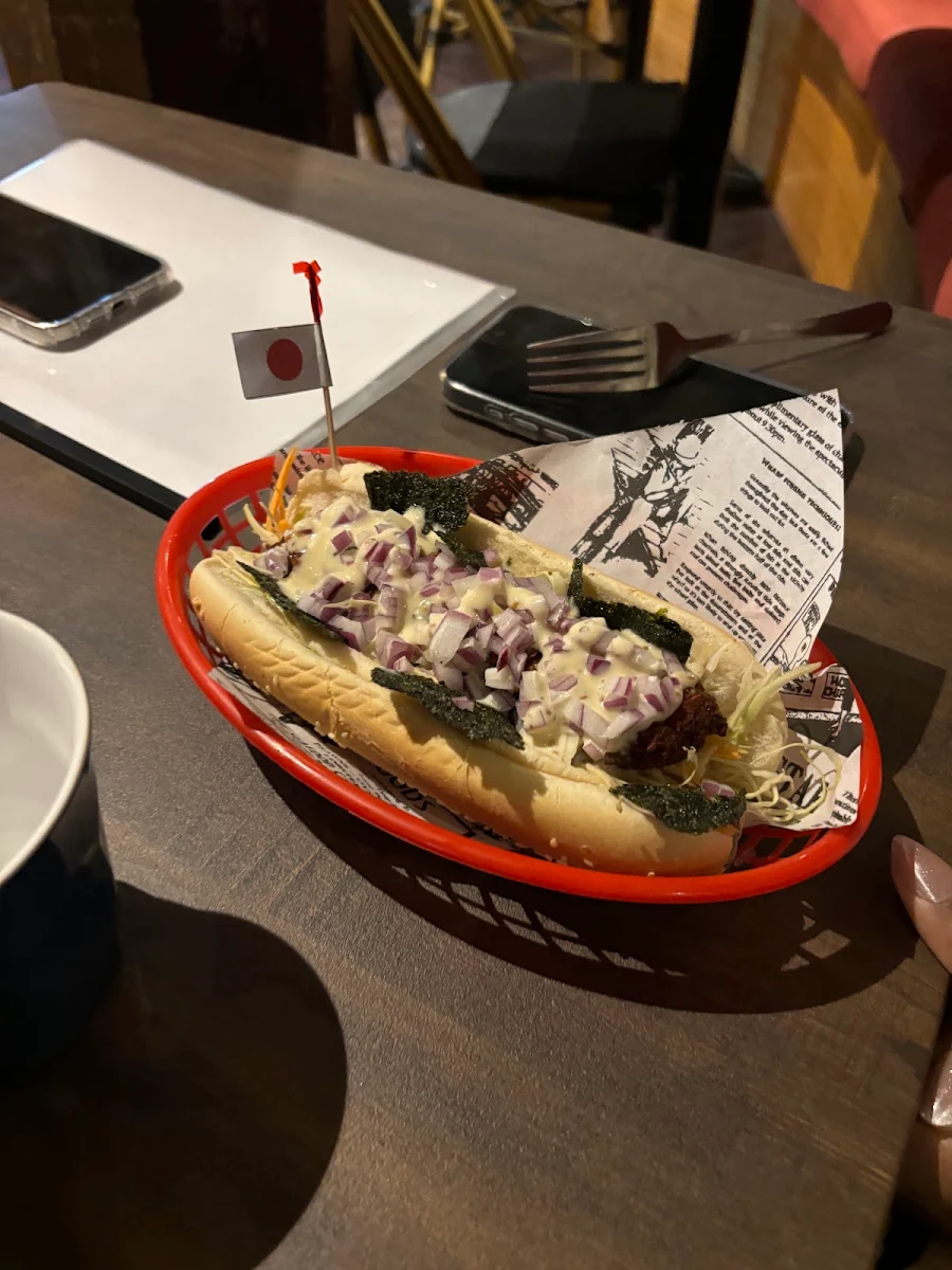 Highlights, The hot dogs bar