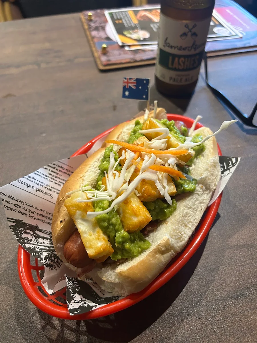 Highlights, The hot dogs bar