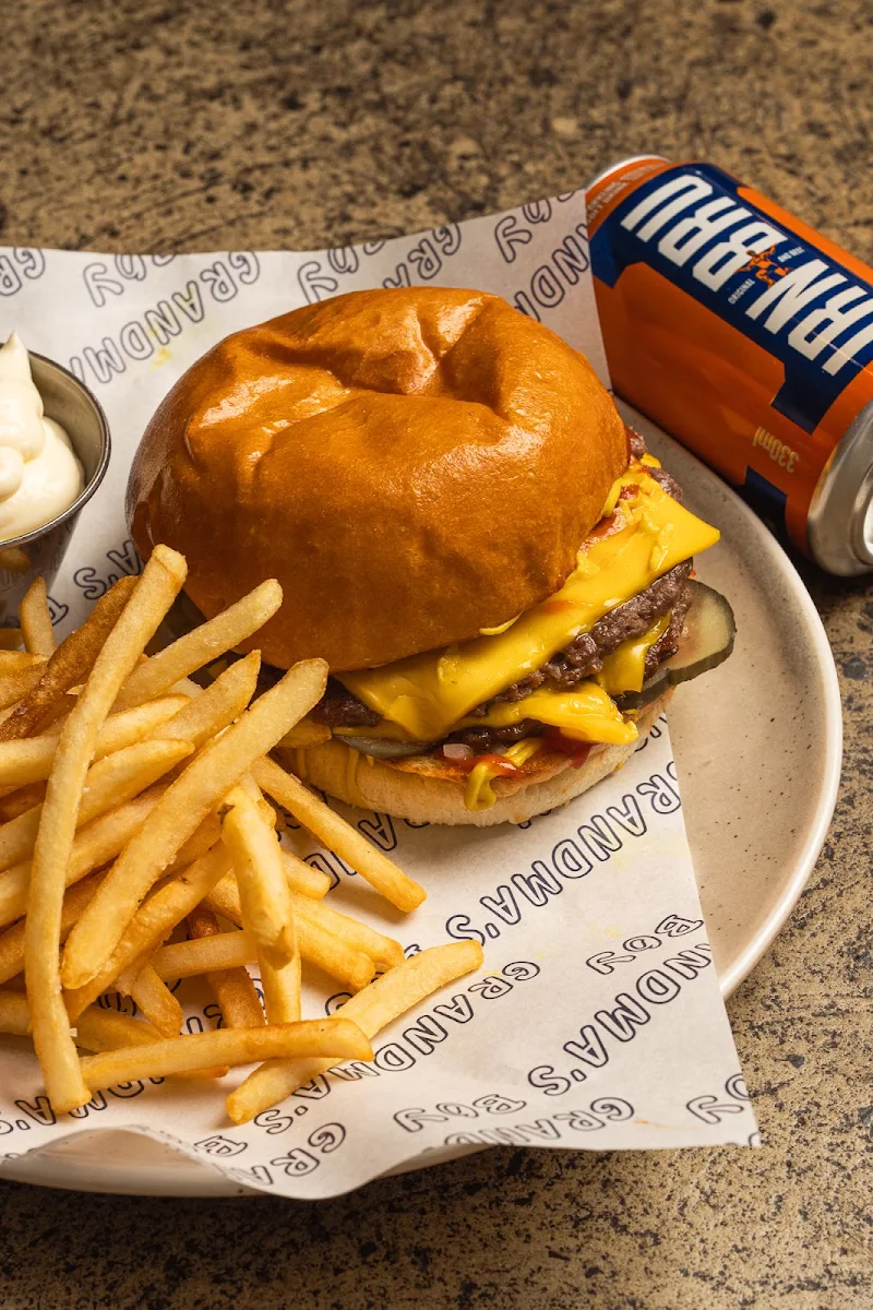 Double Cheeseburger with Chips, Grandma's Boys Cafe