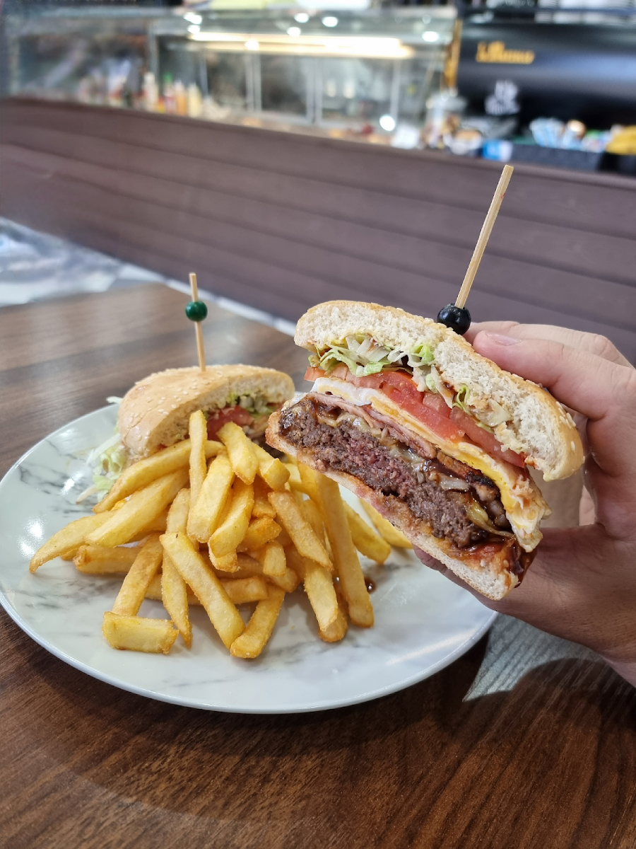 Highlights, Peanut Café