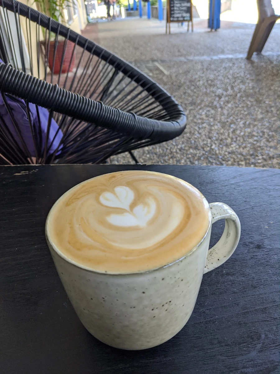 Flat White, Cafe Azur