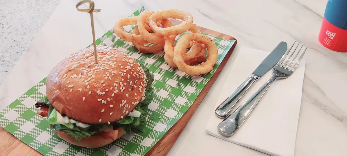 Egg and Bacon Burger, Ridge Cafe
