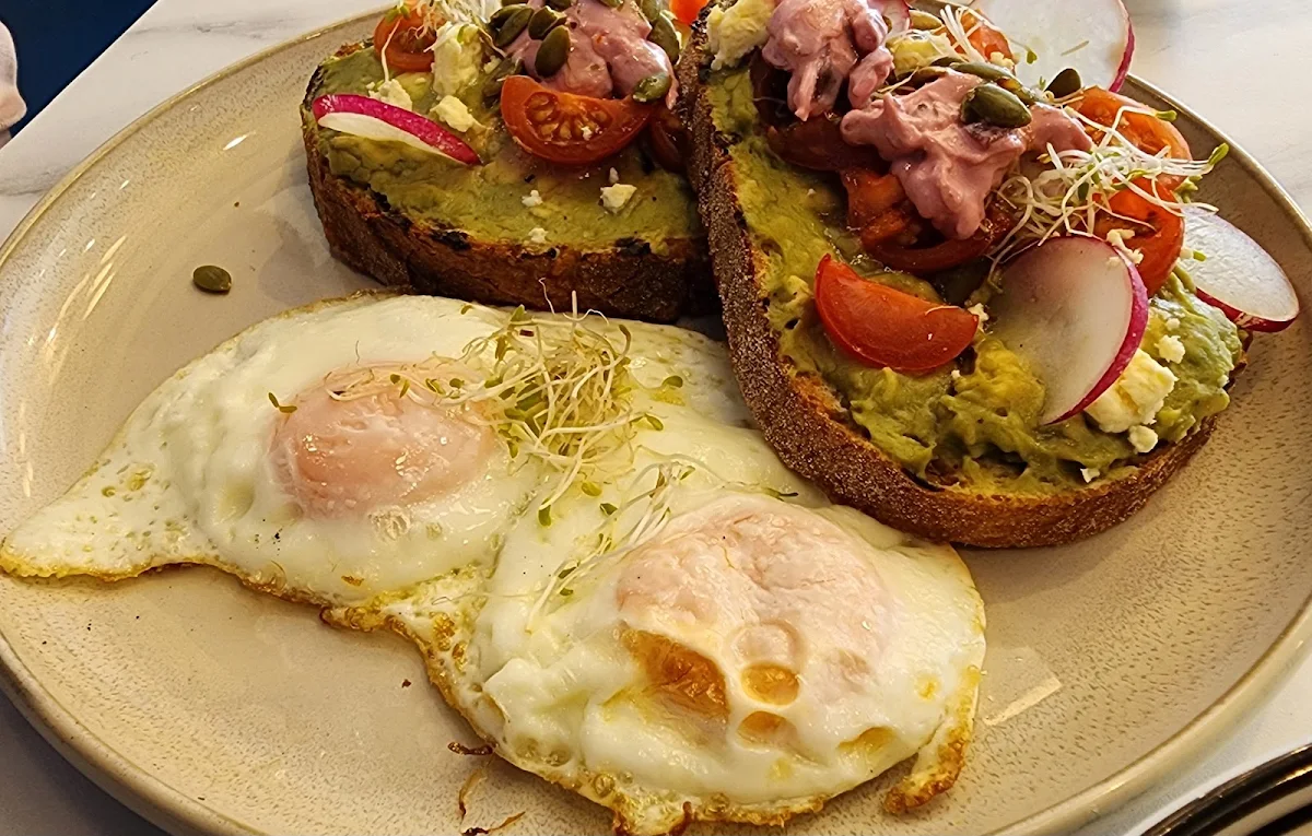 Highlights, Ridge Cafe