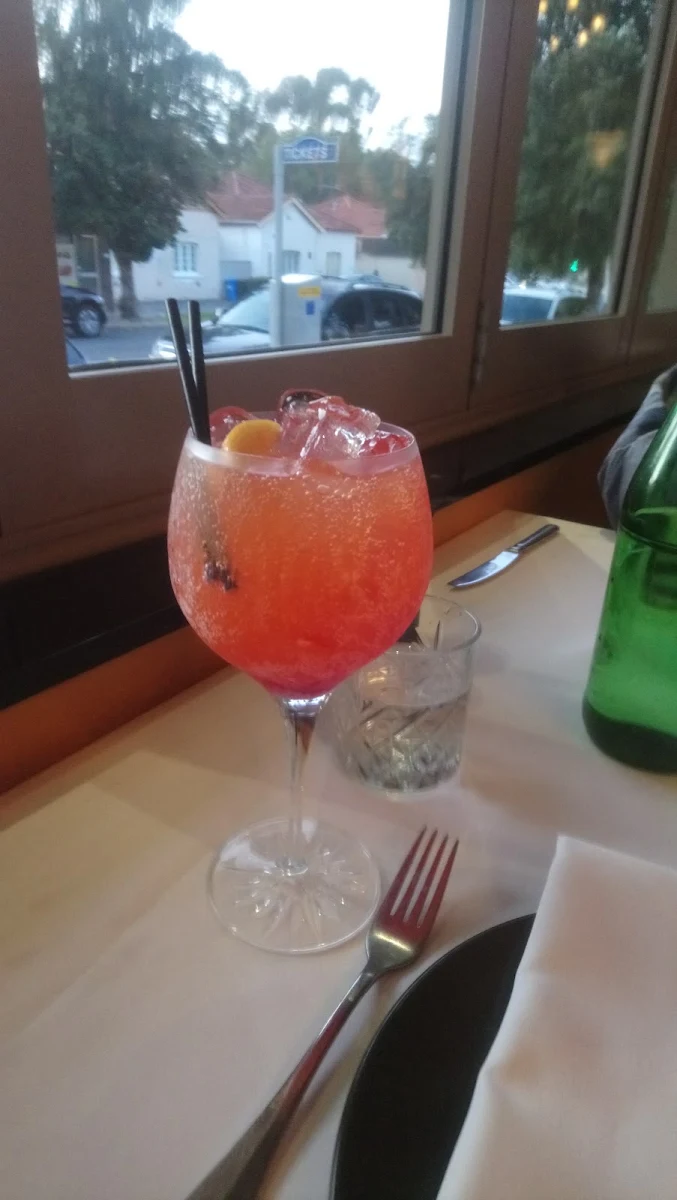Fruit Punch, Roberto's on Bennett