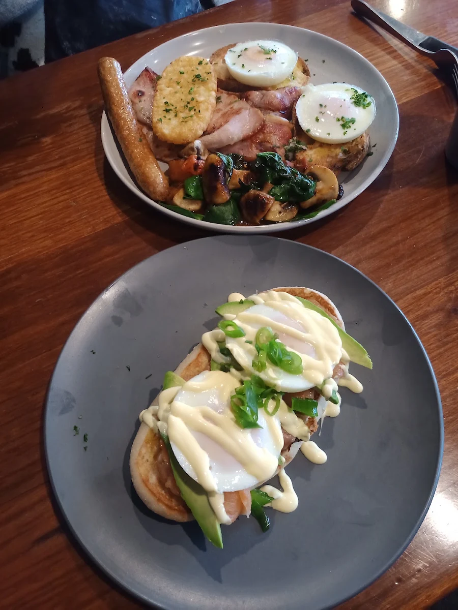 Highlights, Collars and Cuffs Licensed Cafe