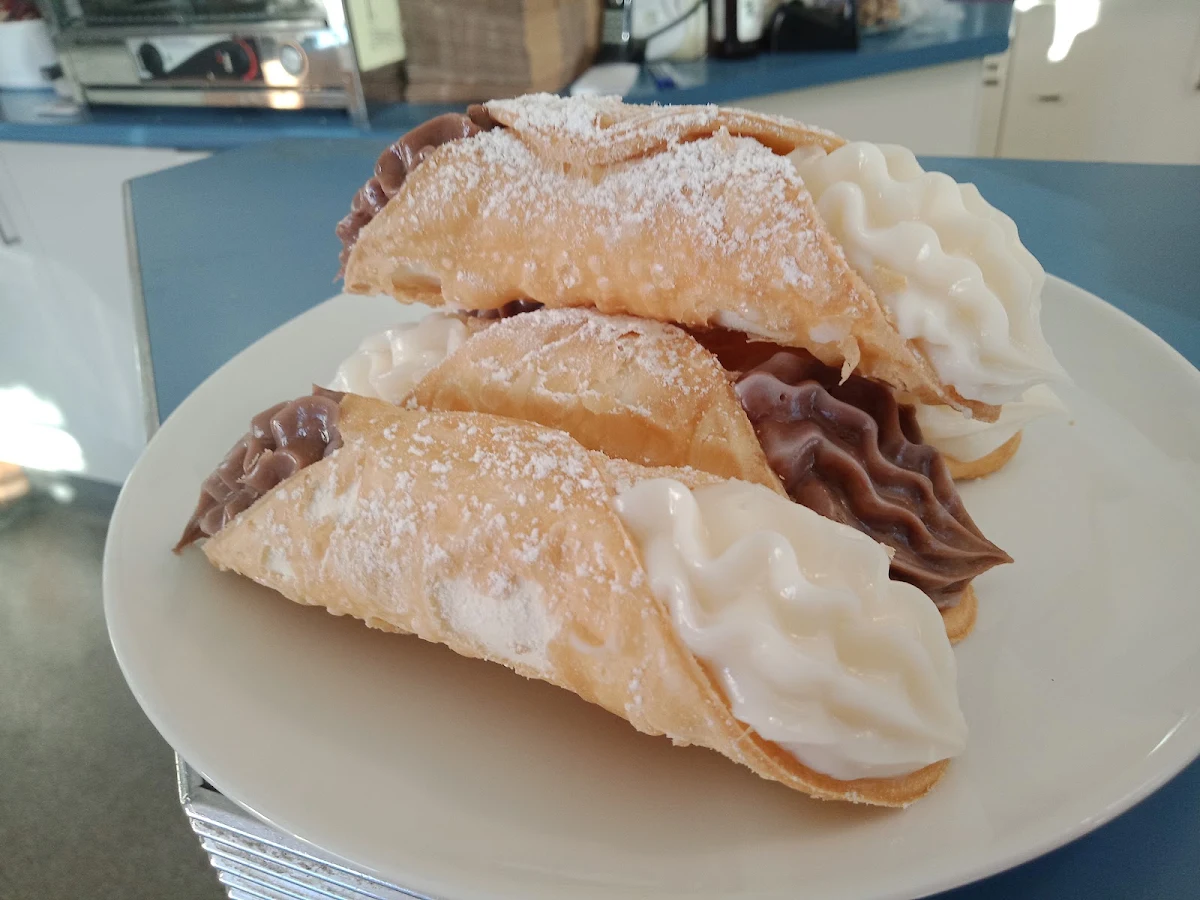 Highlights, Flagpole cafe