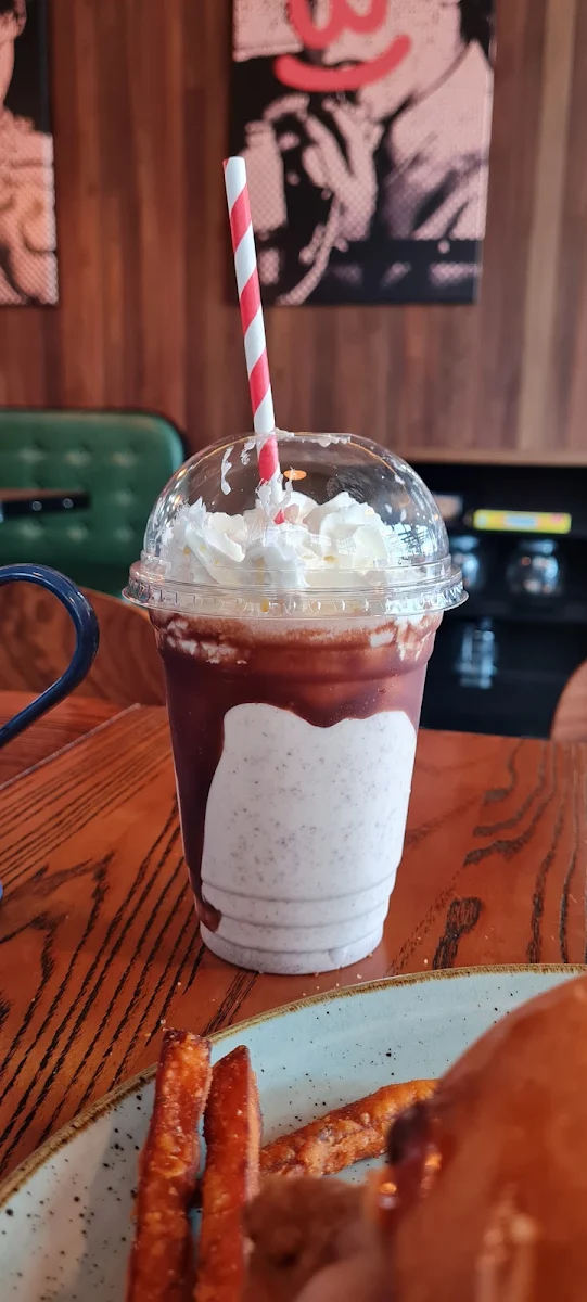 Kit Kit Shake, Burger Urge (Mackay)