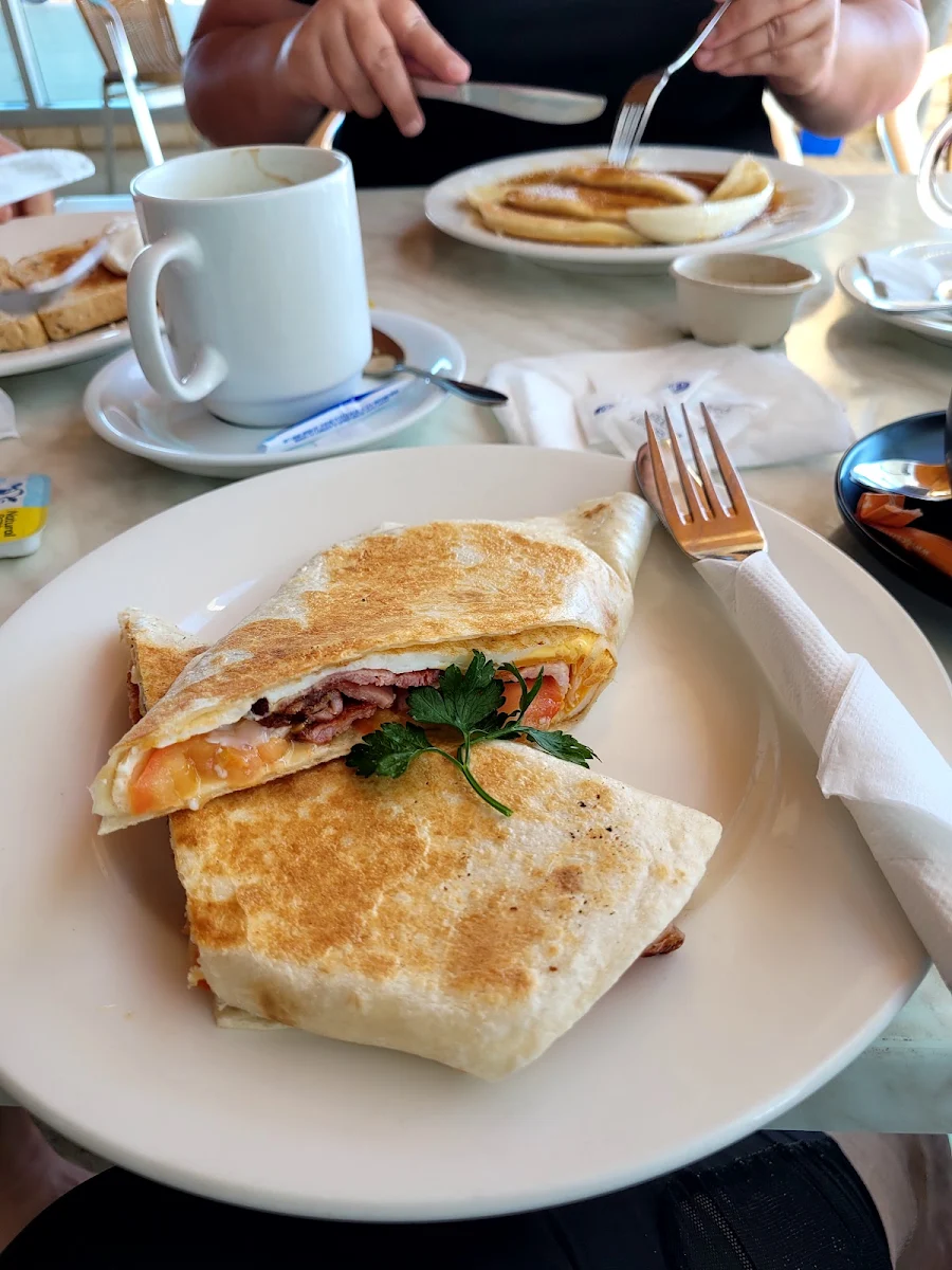 Bacon Egg & Tomatoe Toasted Wrap