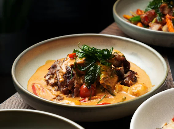 Lamb Gratiem Prig Thai