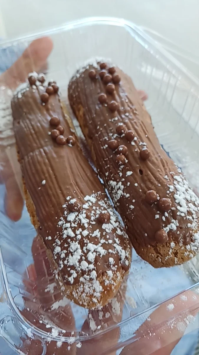 Éclair, Cédric Corre Patisserie - Hermit Park Shopping Centre