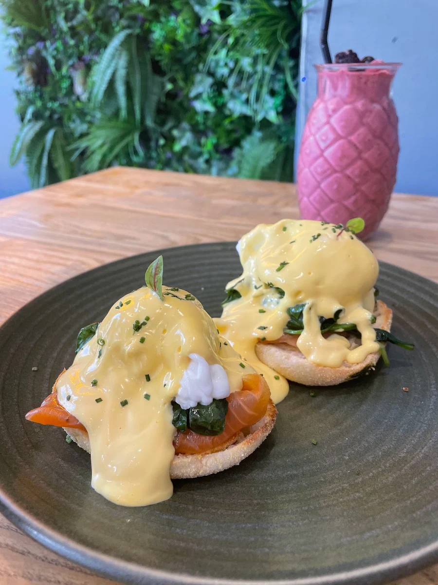Eggs Benedict, Latte On The Rocks