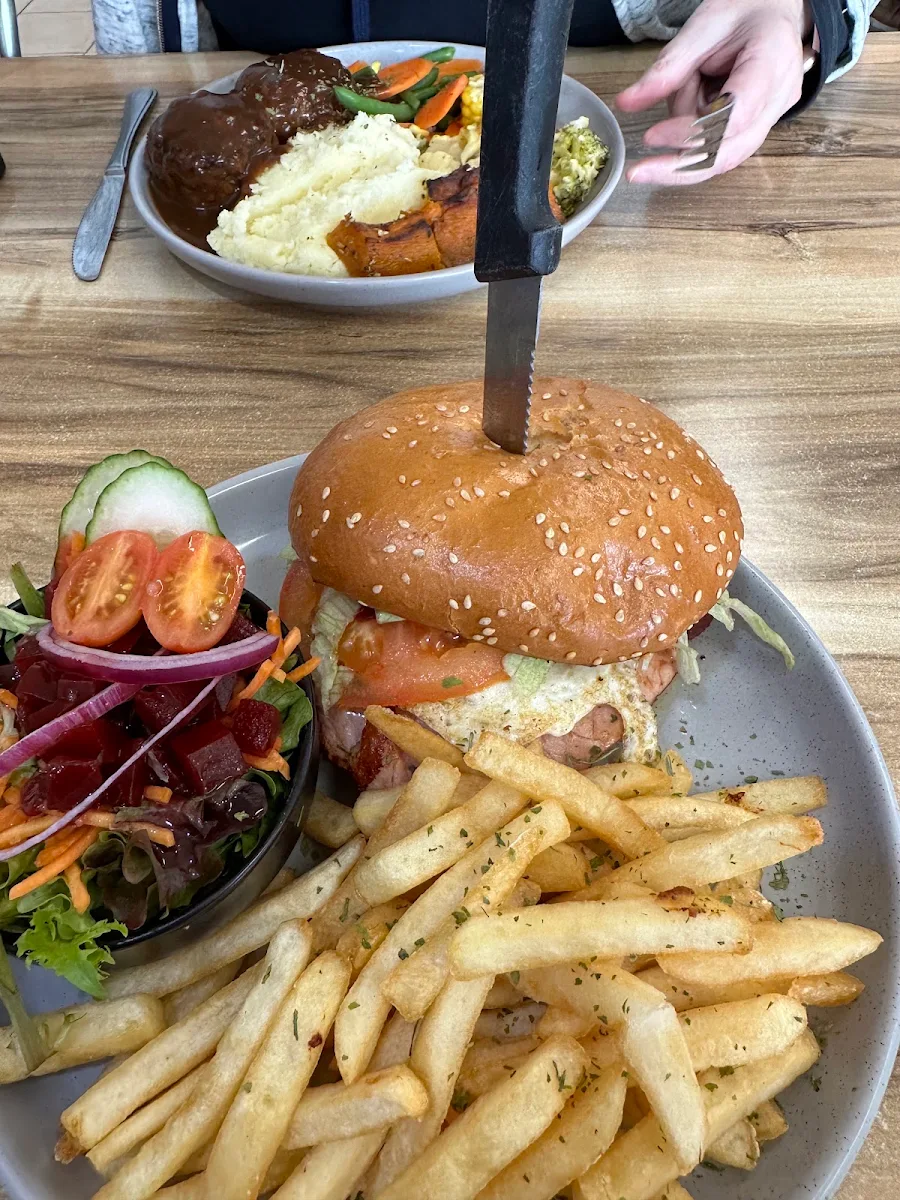 Highlights, The Grand Central Hotel Cobram