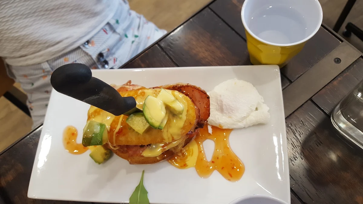 Hash Stack, Bensons Cafe