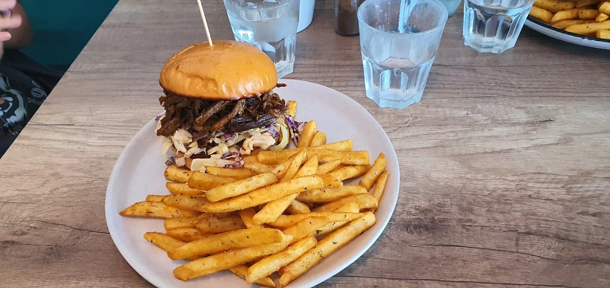 Pulled Beef Burger