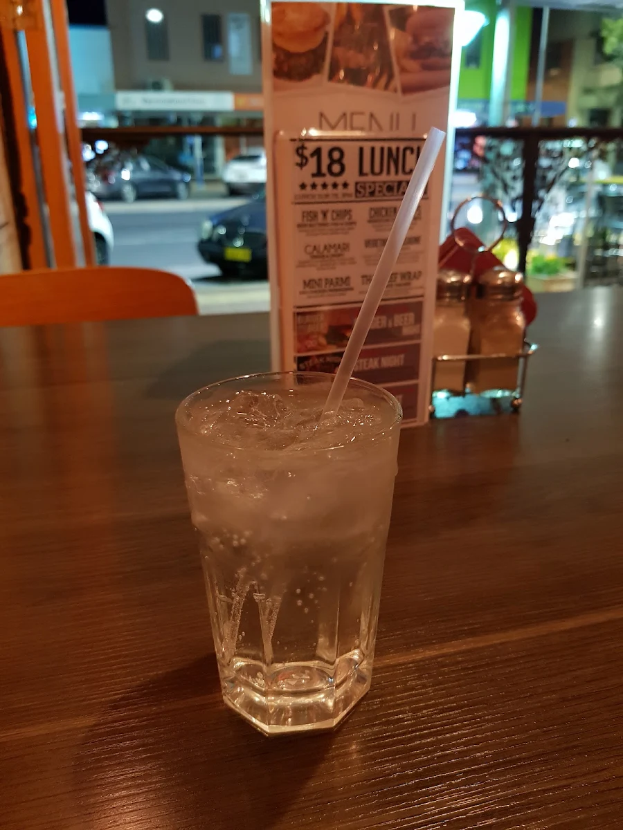 Gin Tonic, The Bended Elbow
