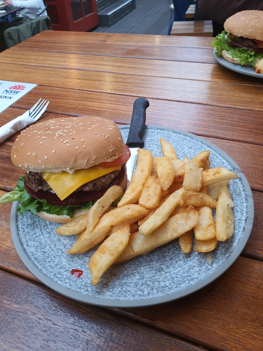 Hamburger, The Bended Elbow