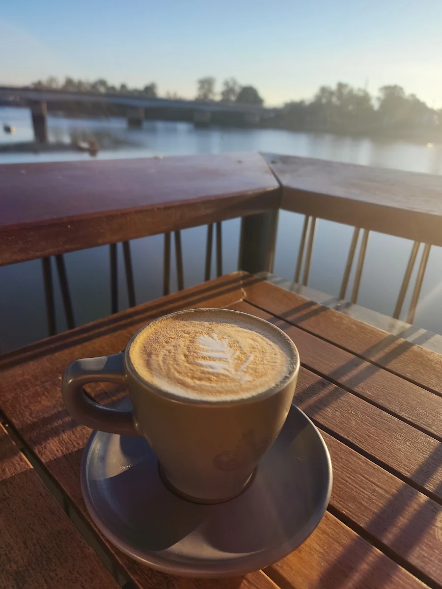 Flat White, Boathouse