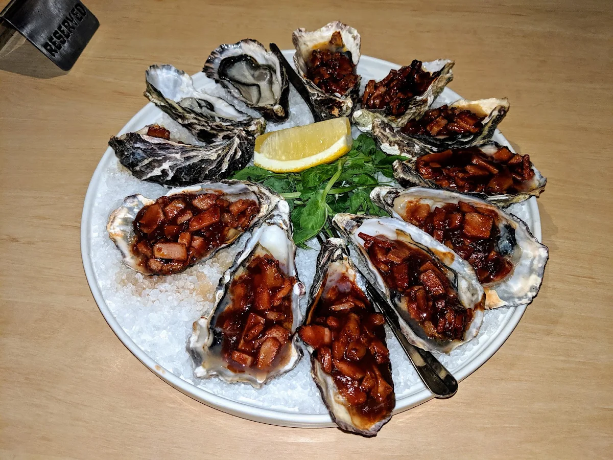 Oysters Kilpatrick, Boathouse