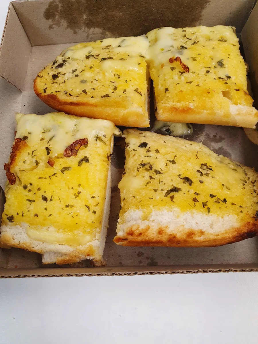 Highlights, Pizza Hut Hollywood Plaza