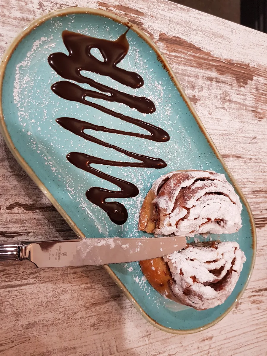 Cinnamon Scroll, Cedarwood Cafe
