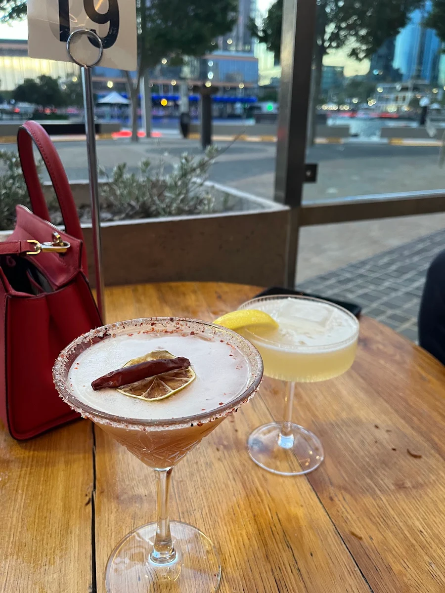 Highlights, 6 Degrees Bar